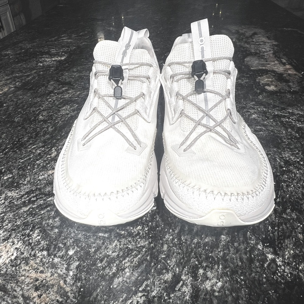 Womens On running Cloudaway Ivory Pearl size 10 Gently used